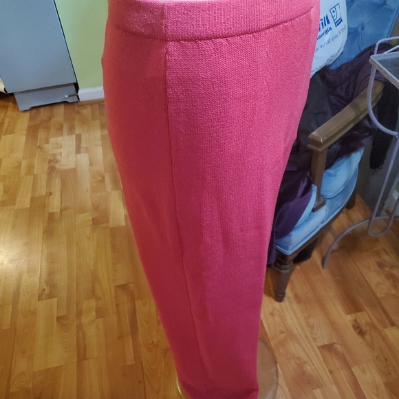 Timeless and Classic St. John Knit Pants - Picture 2 of 4